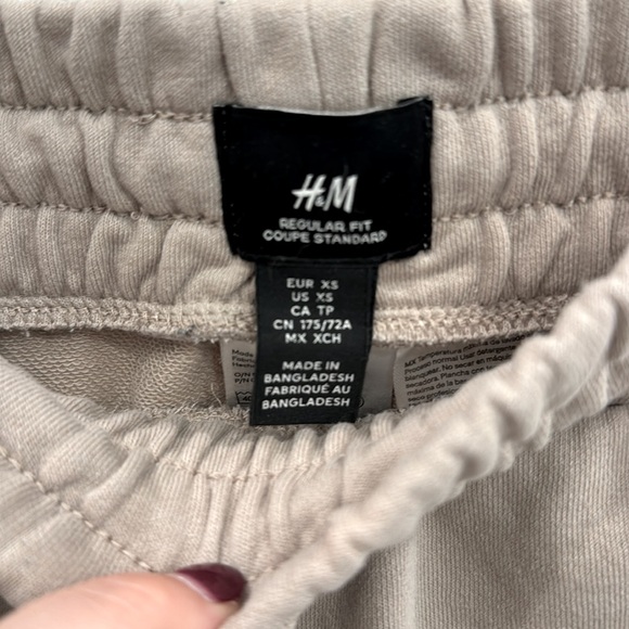 H&M Men’s Sweatshorts - Picture 3 of 5